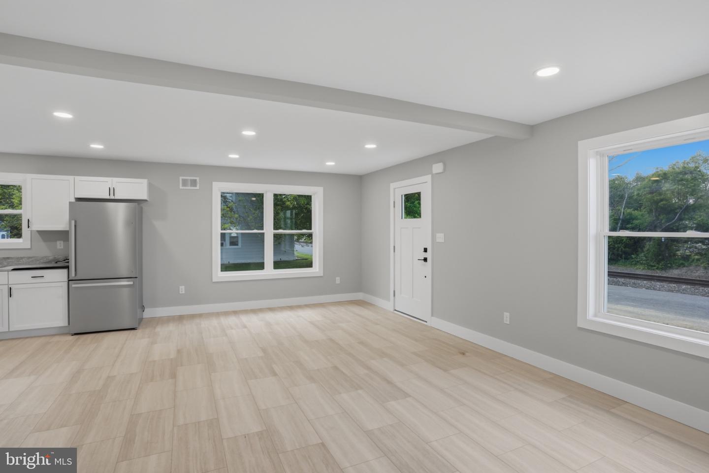 117 Railroad Ave Property Photo 13