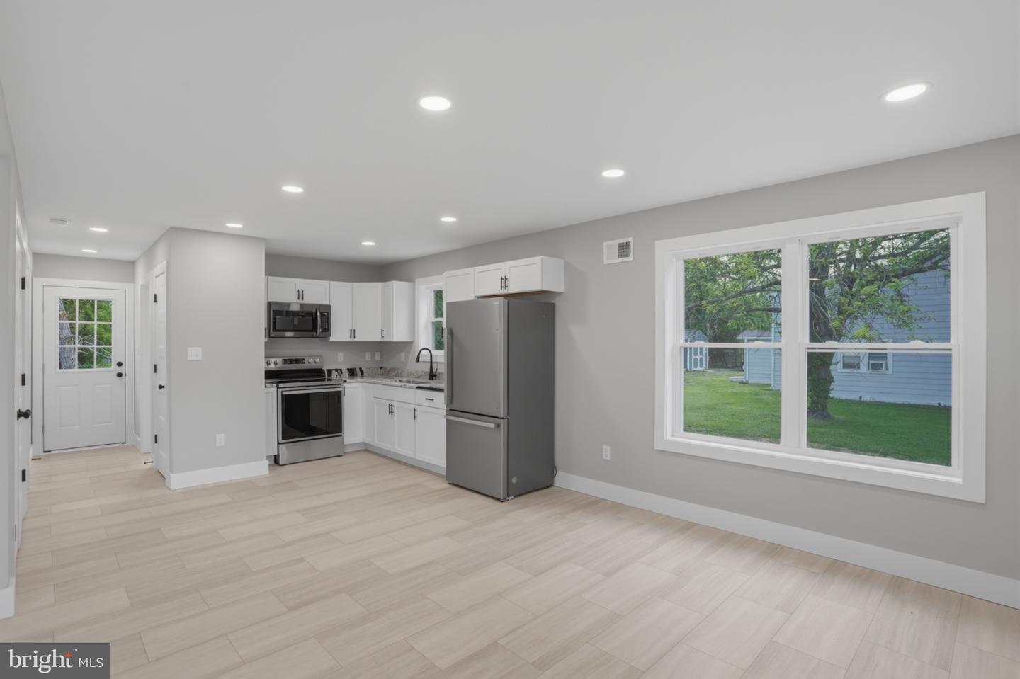 117 Railroad Ave Property Photo 14