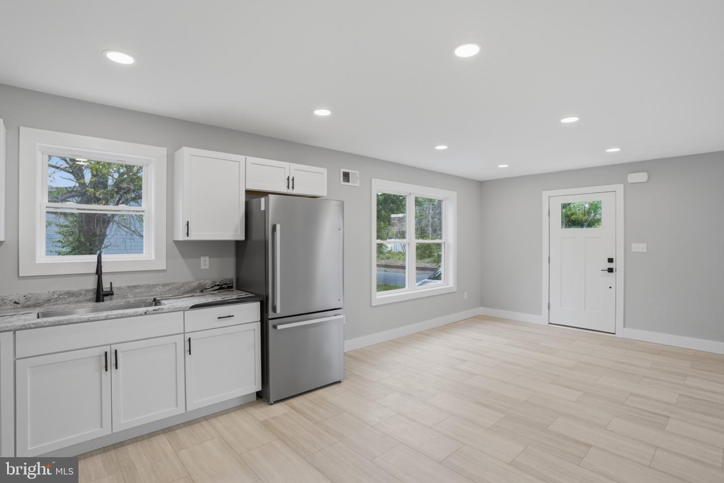 117 Railroad Ave Property Photo 18