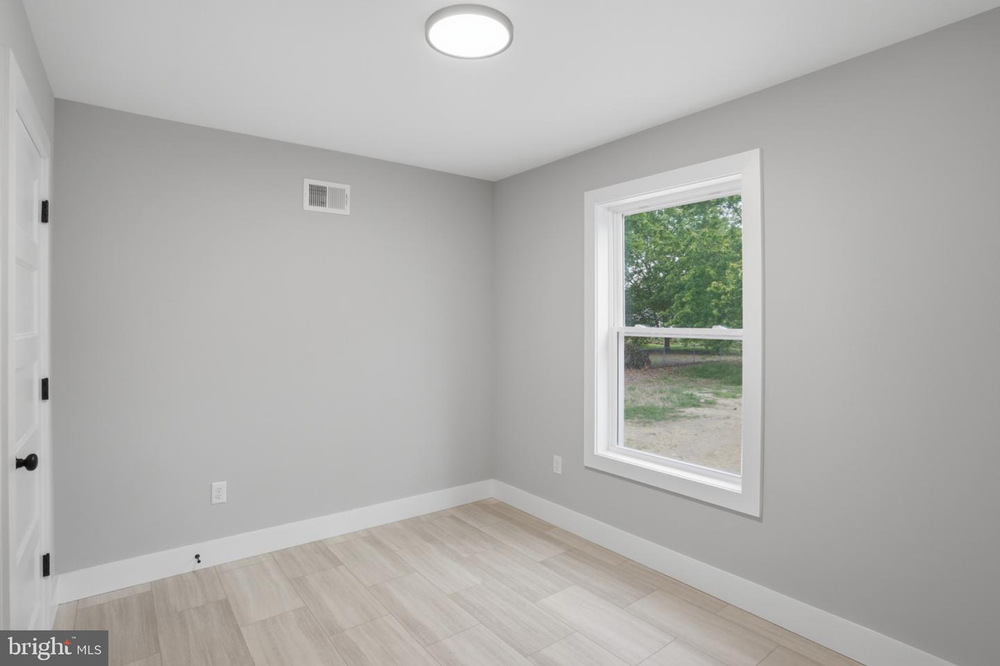 117 Railroad Ave Property Photo 21