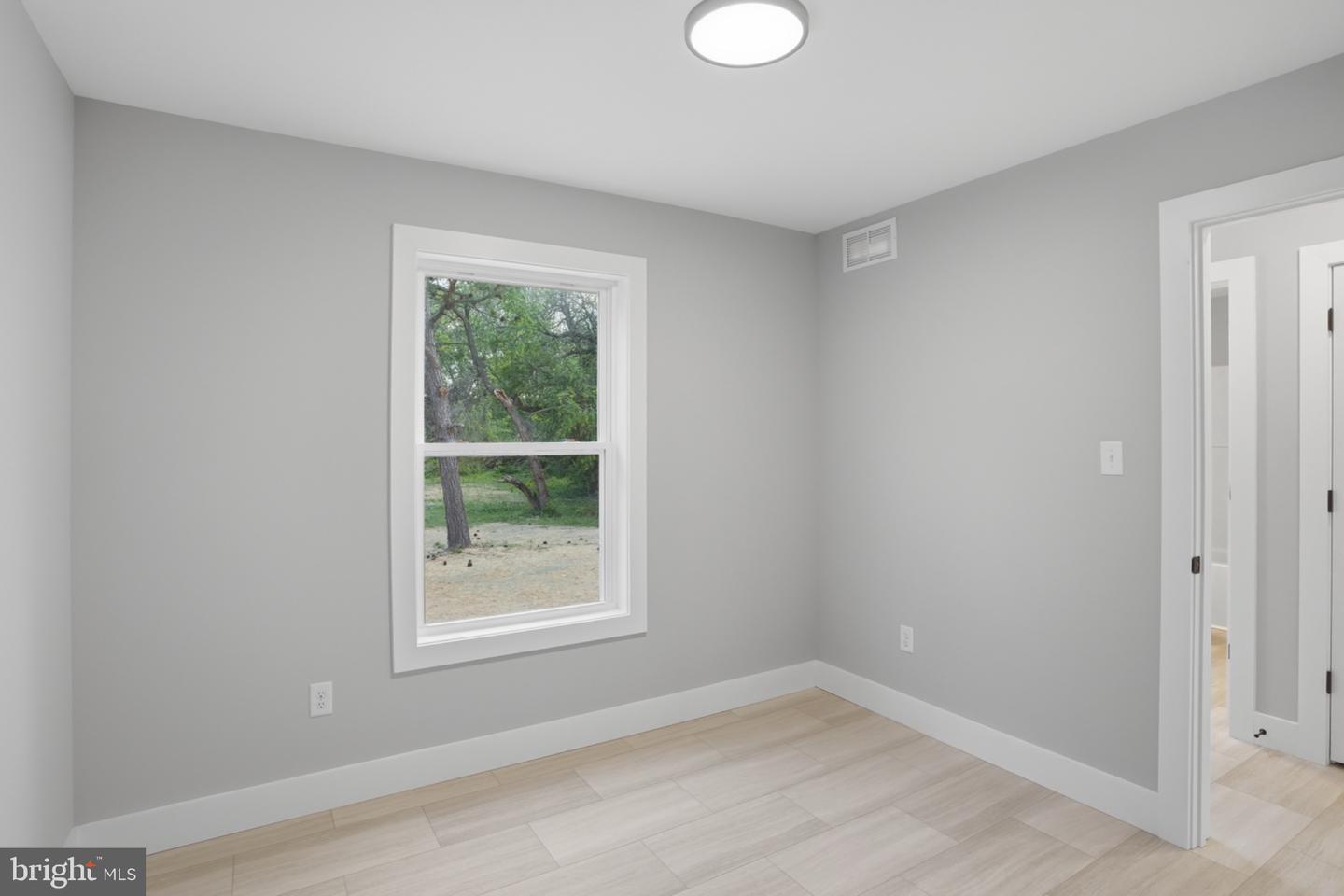 117 Railroad Ave Property Photo 22