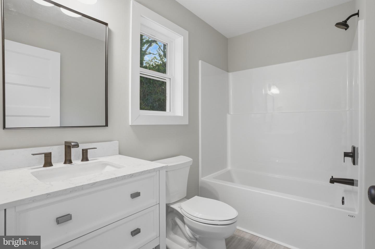 117 Railroad Ave Property Photo 23