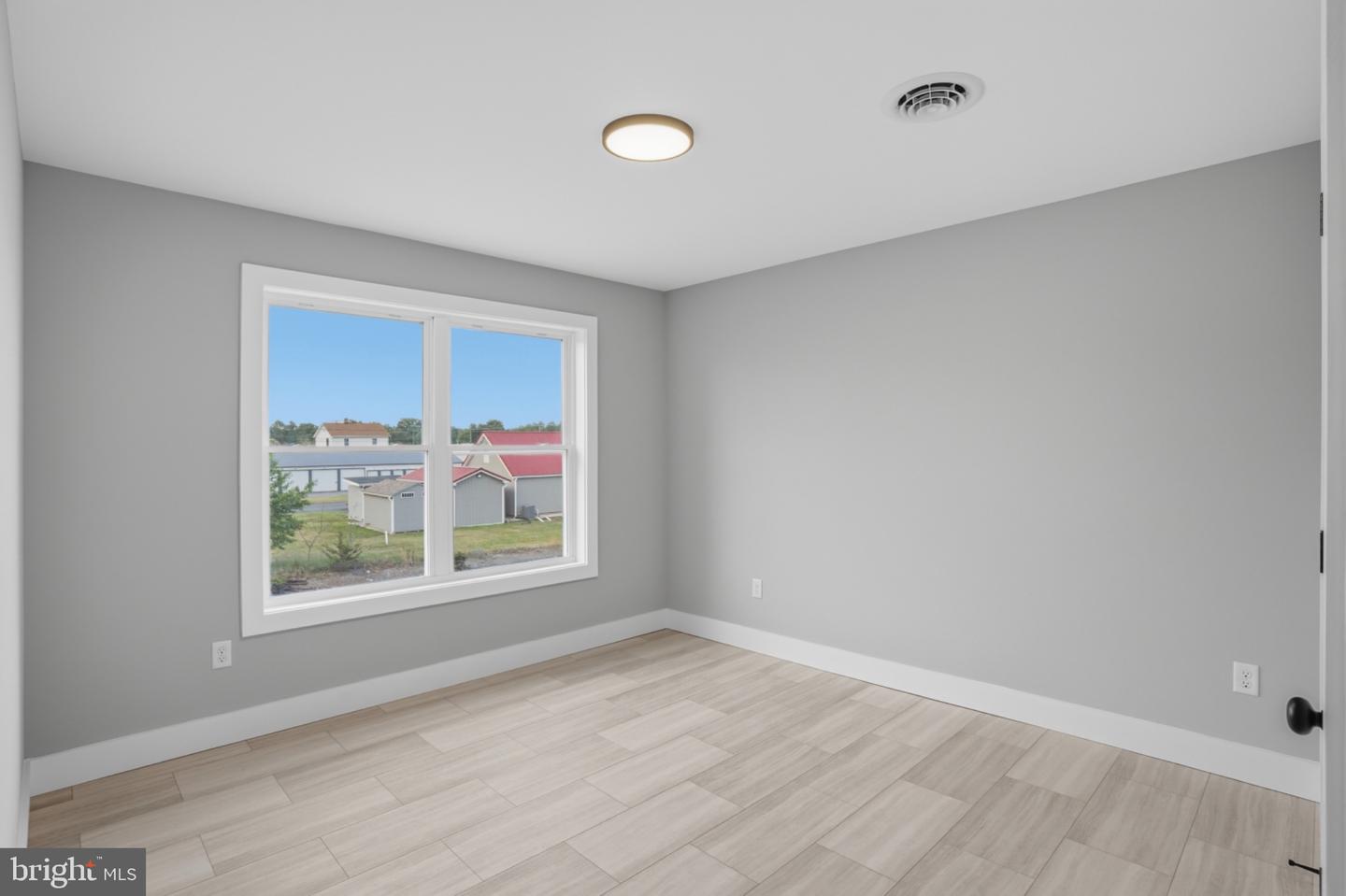 117 Railroad Ave Property Photo 24