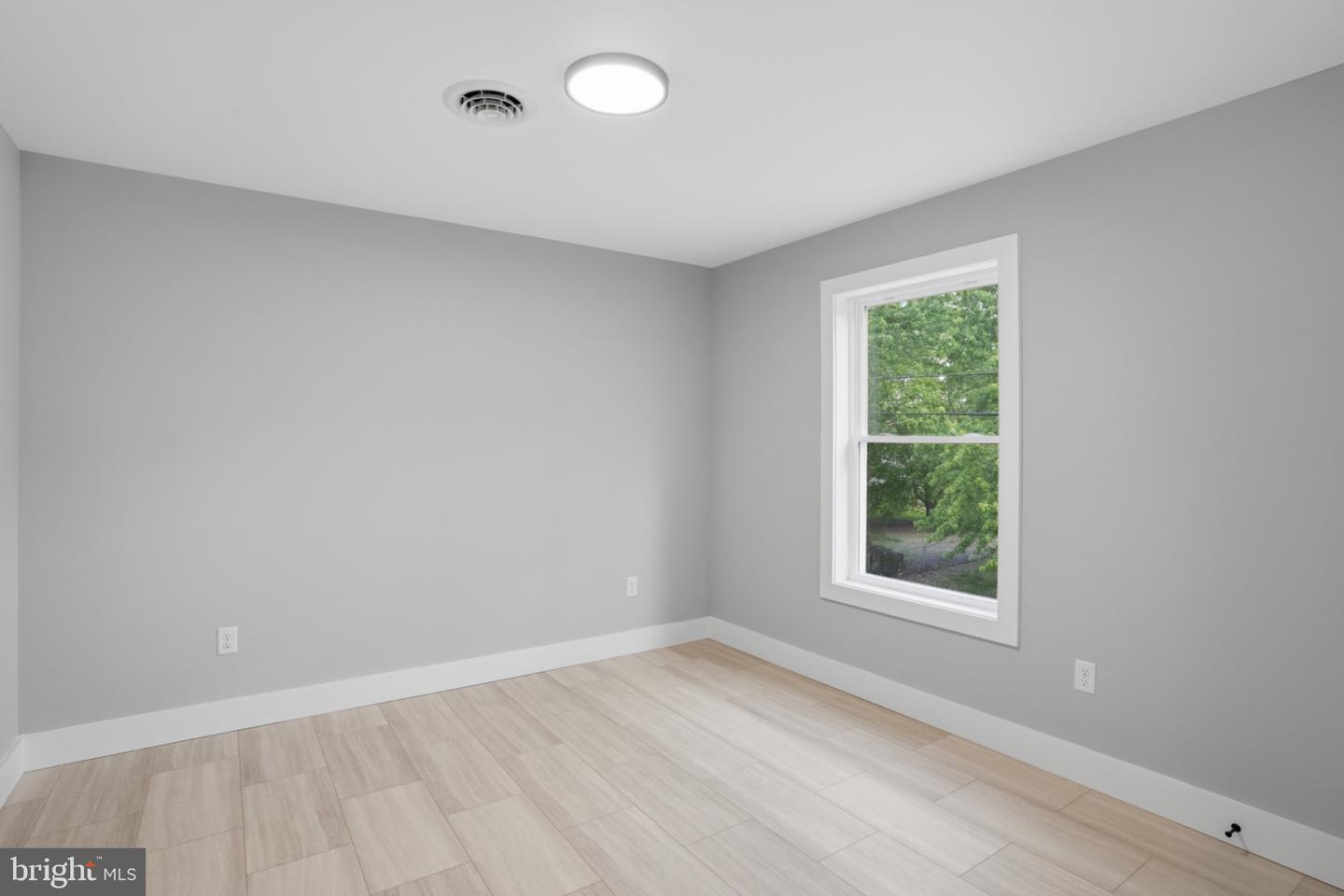 117 Railroad Ave Property Photo 28