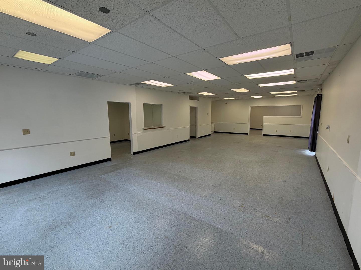 21 E Glenwood Ave #10 Property Photo 3