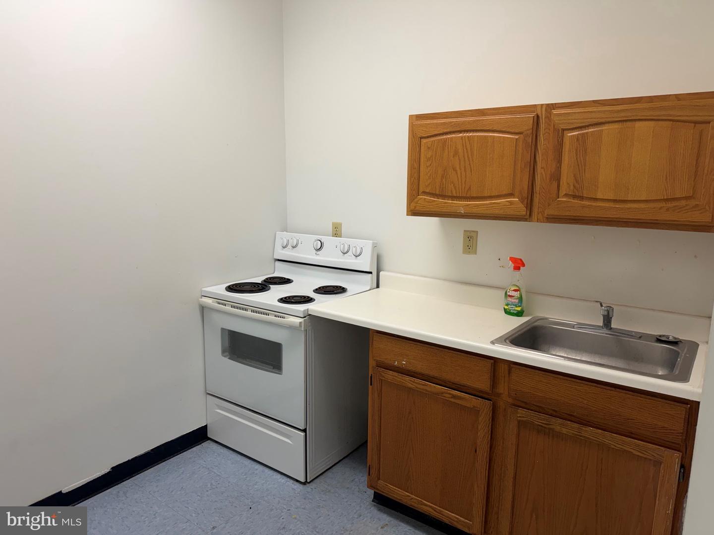 21 E Glenwood Ave #10 Property Photo 6
