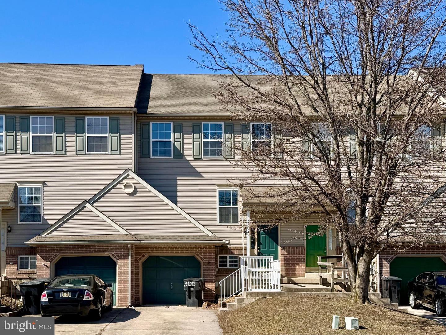 305 Charring Cross Dr Property Photo 2