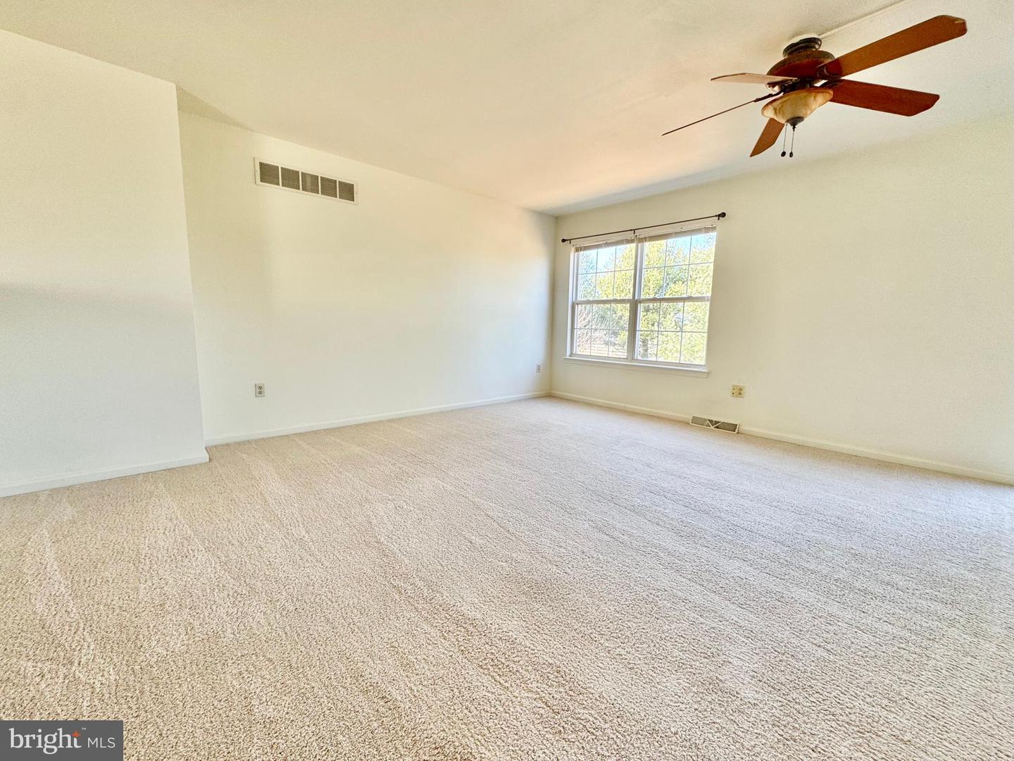305 Charring Cross Dr Property Photo 5