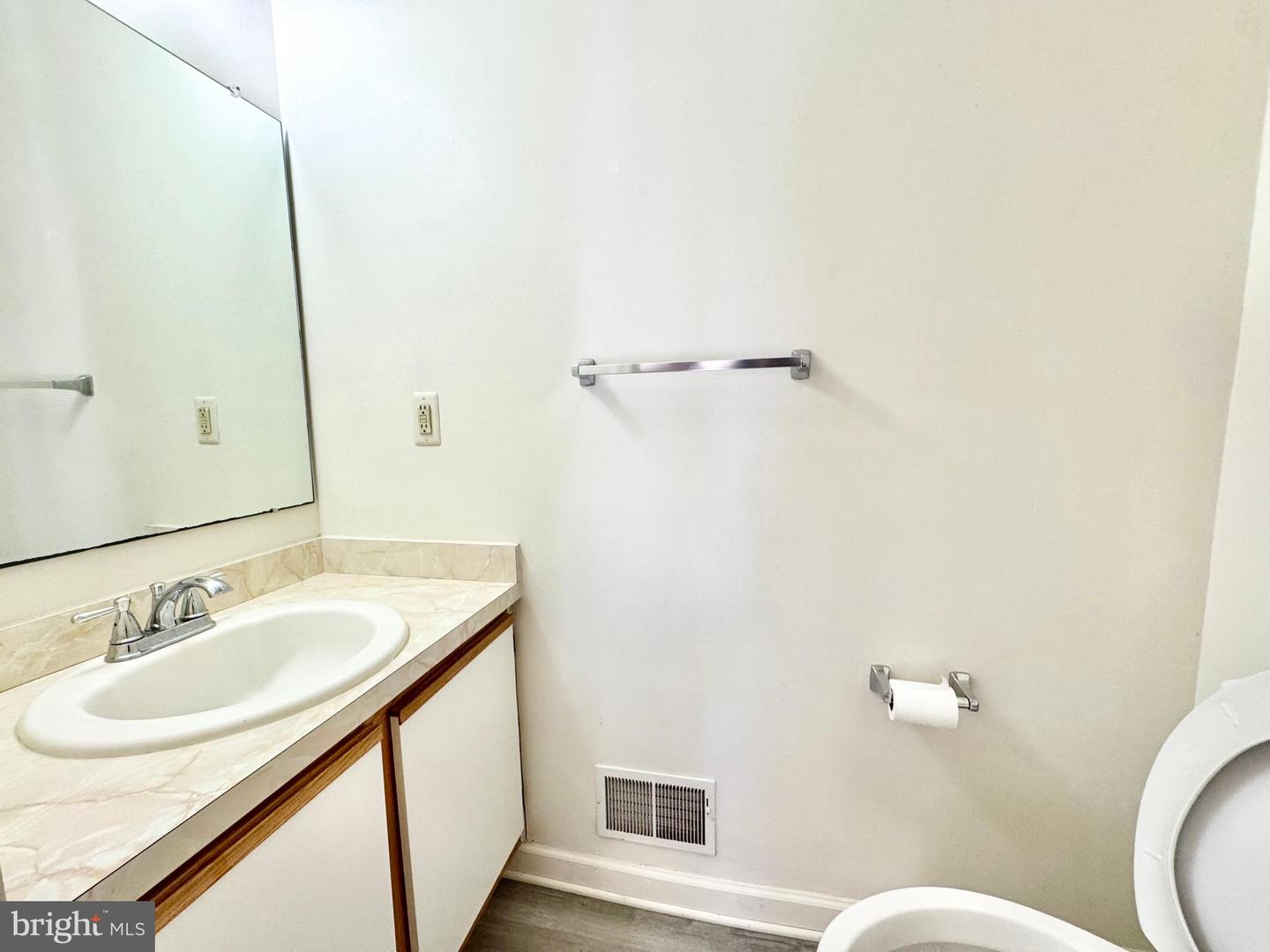 305 Charring Cross Dr Property Photo 11