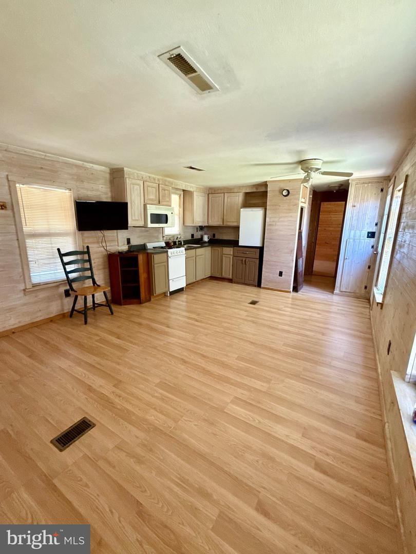 49 North Ave Property Photo 11