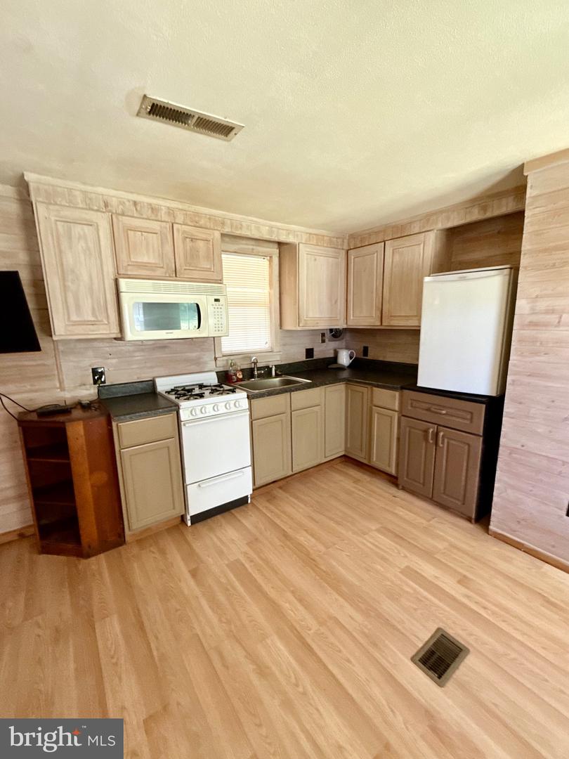49 North Ave Property Photo 12