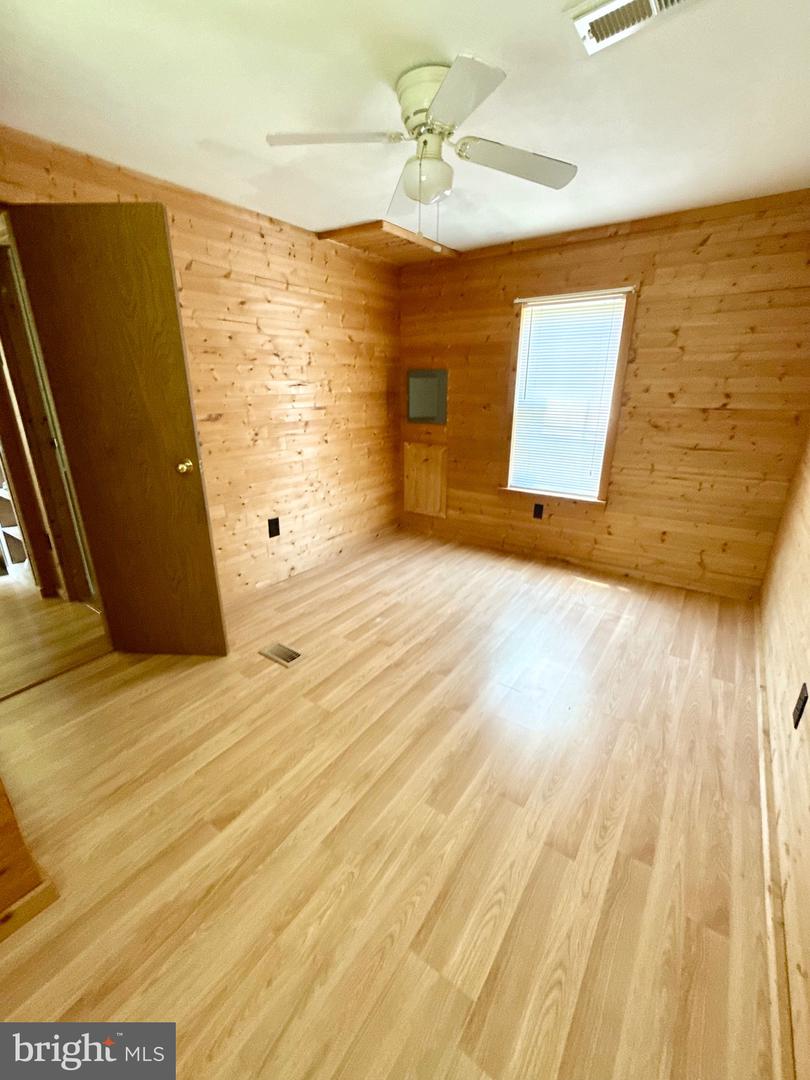 49 North Ave Property Photo 18