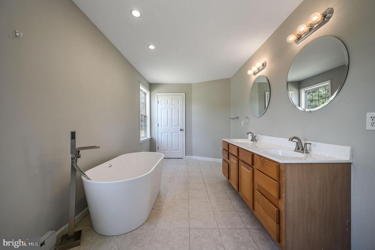 1074 Pearsons Corner Rd Property Photo 25