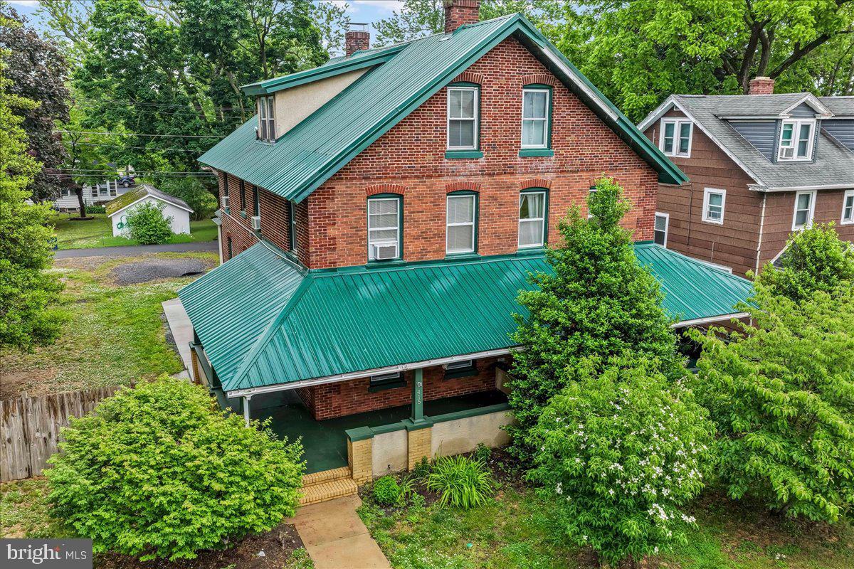 415 N Governors Ave Property Photo 1