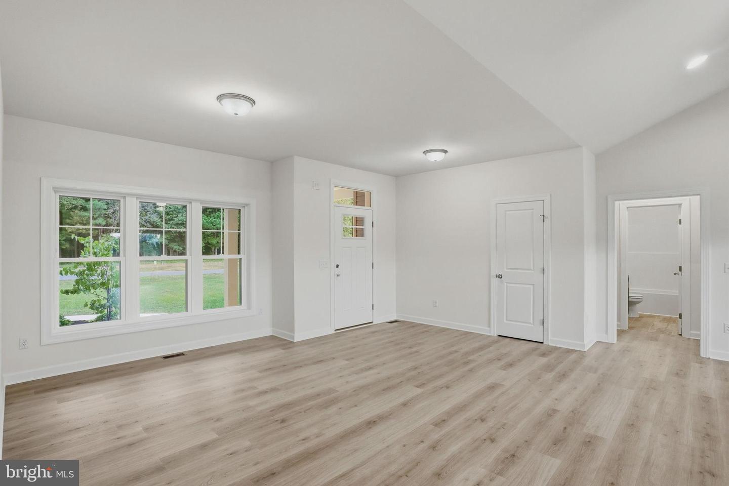 286 Greenbrook Dr Property Photo 8