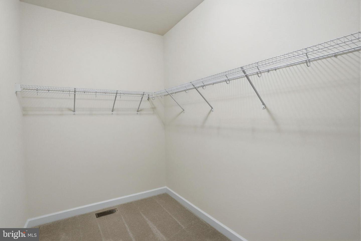 286 Greenbrook Dr Property Photo 28