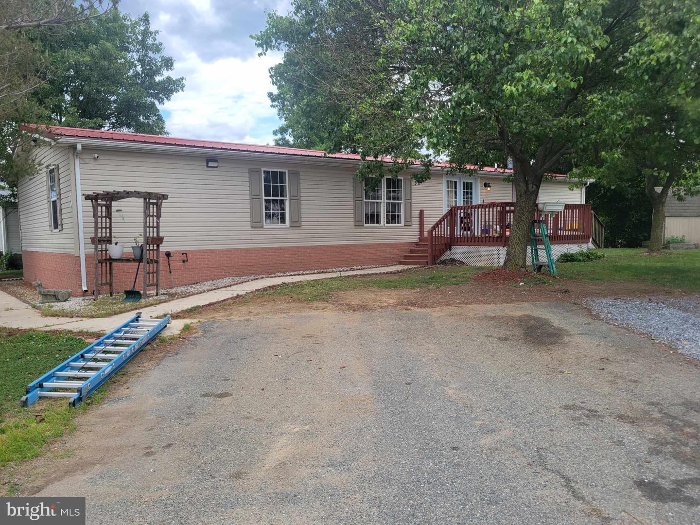 79 Jury Dr #2 Property Photo 2