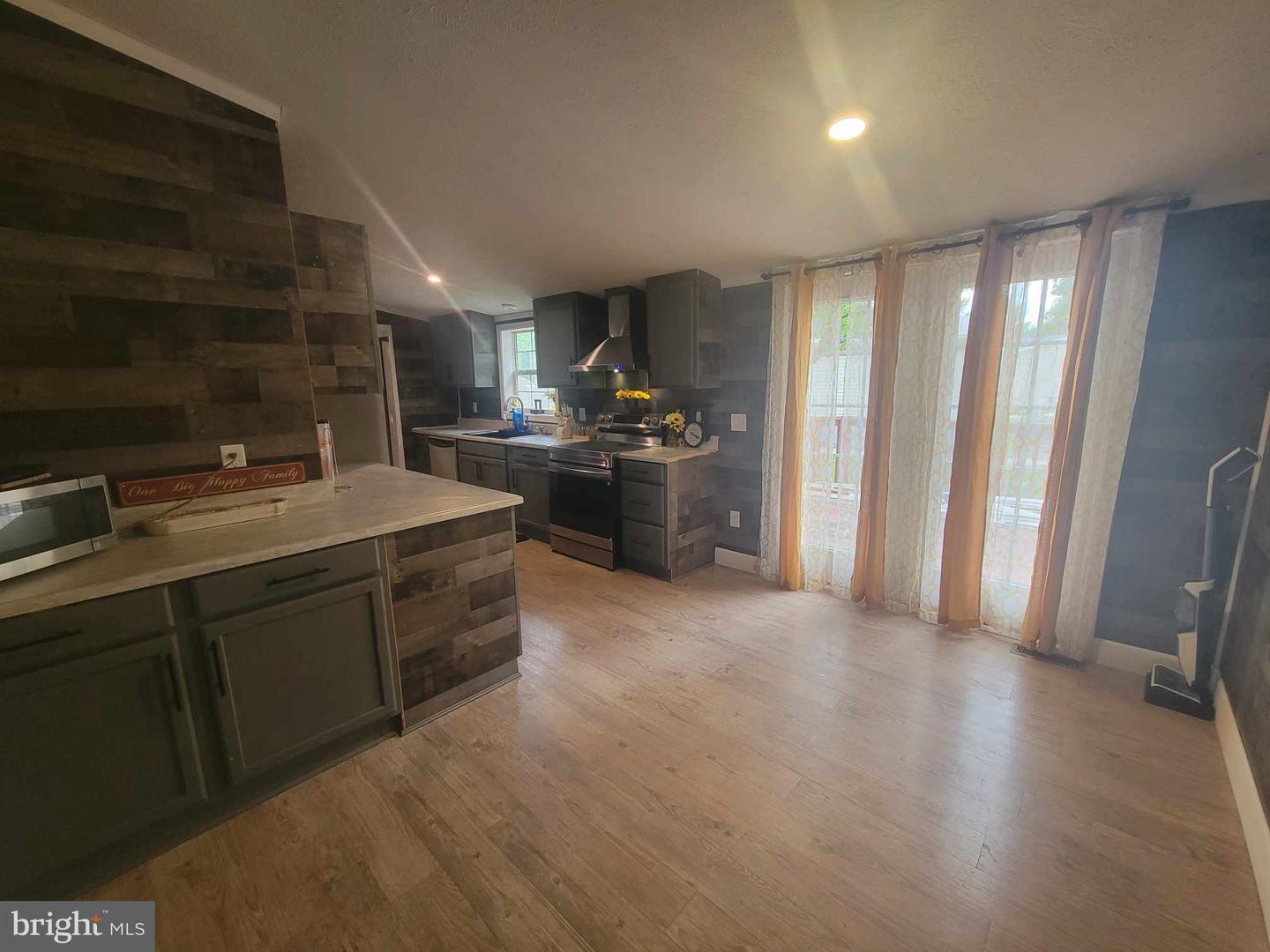 79 Jury Dr #2 Property Photo 8