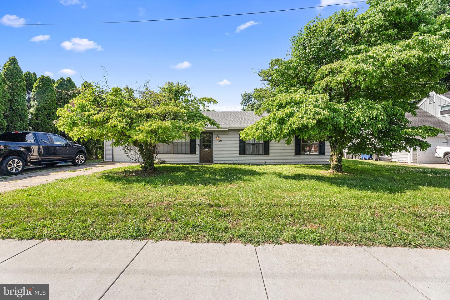 1148 Forrest Ave Property Photo 1