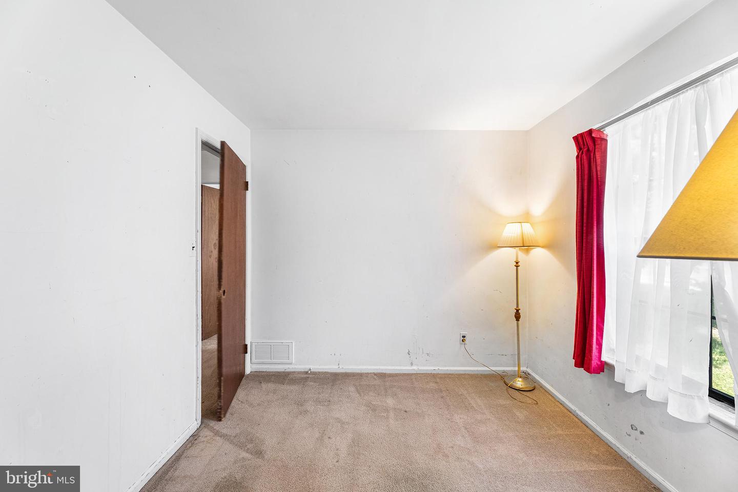 1148 Forrest Ave Property Photo 15