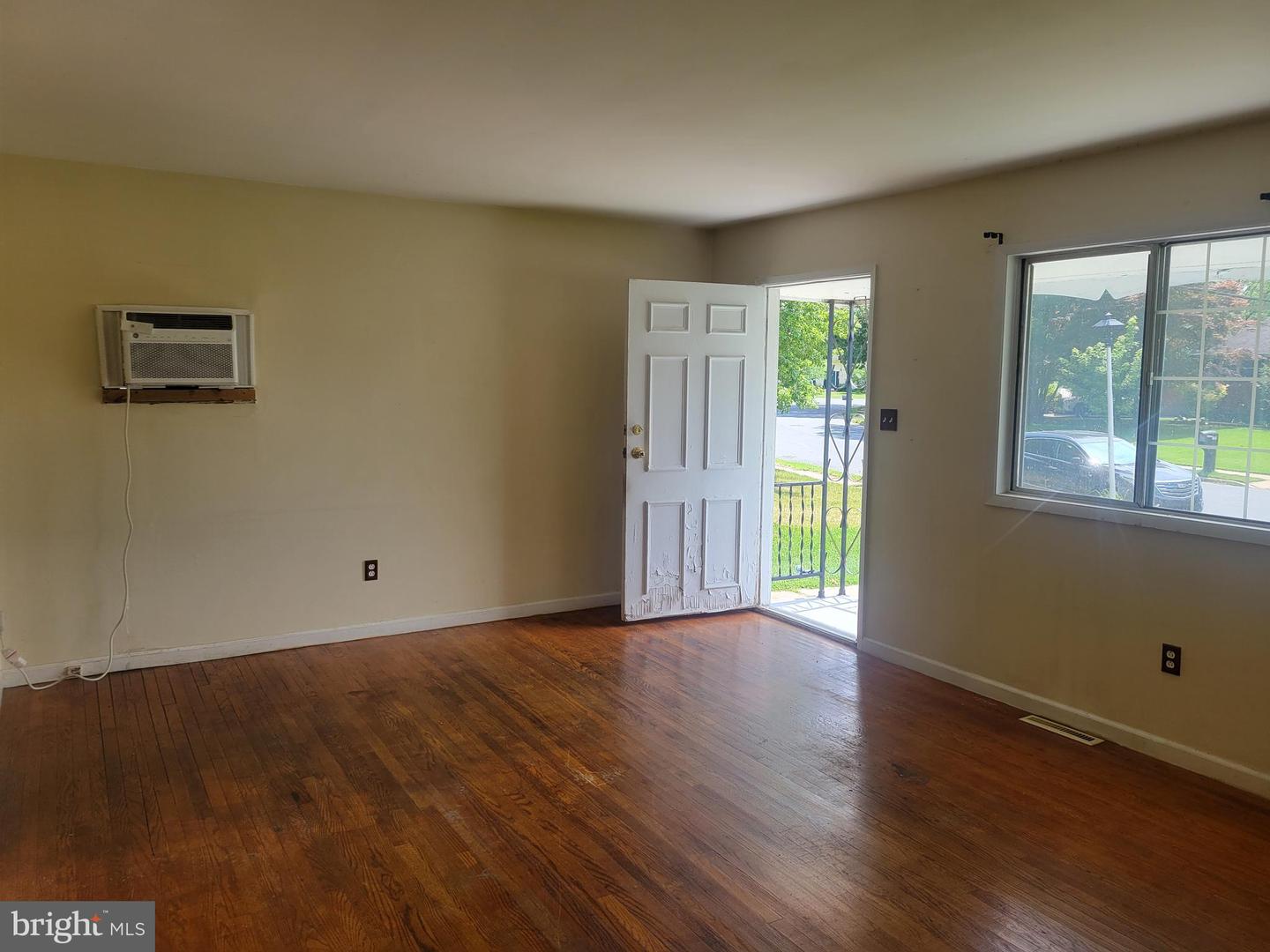 382 Ronald Ln Property Photo 3