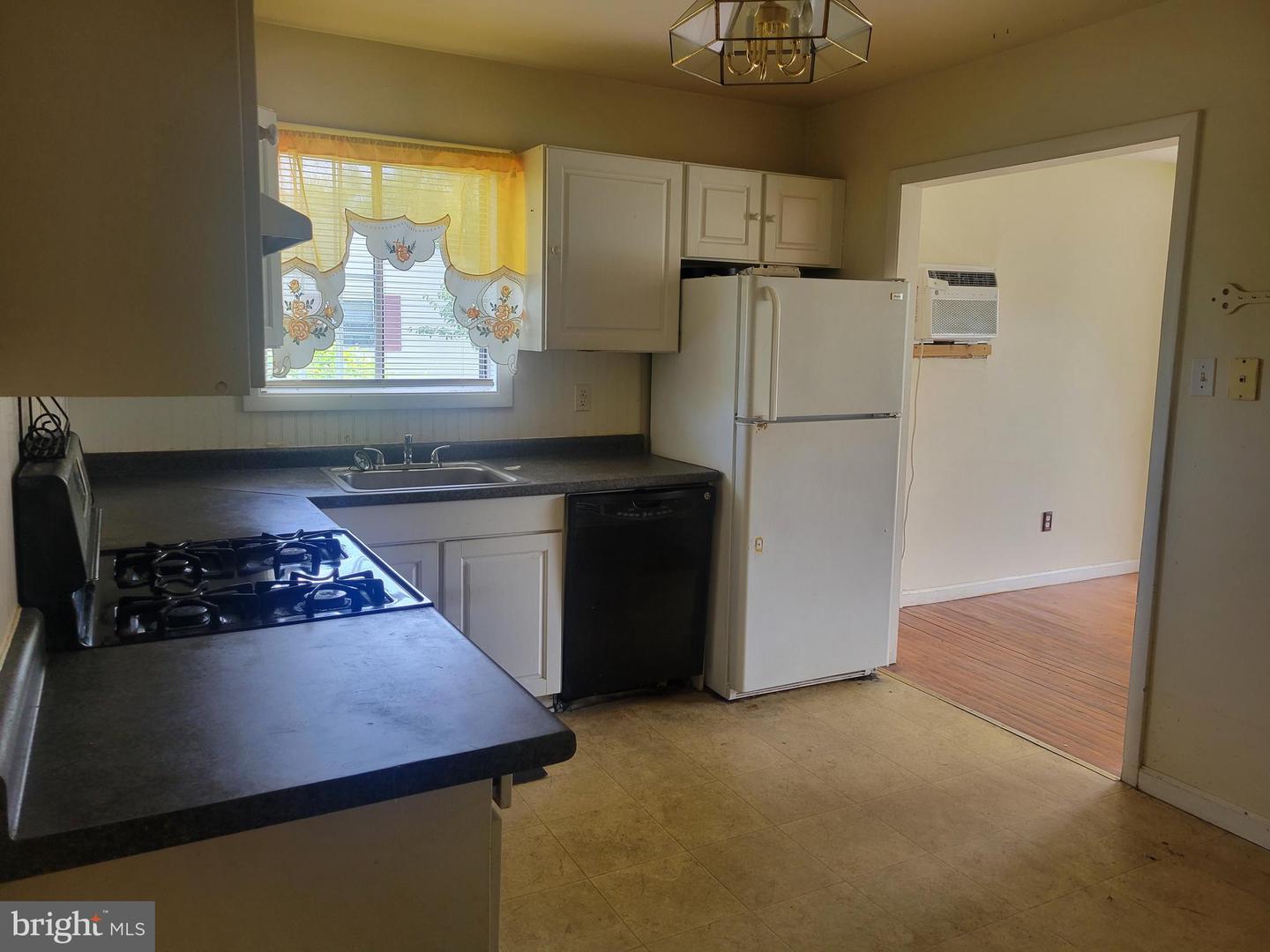 382 Ronald Ln Property Photo 7