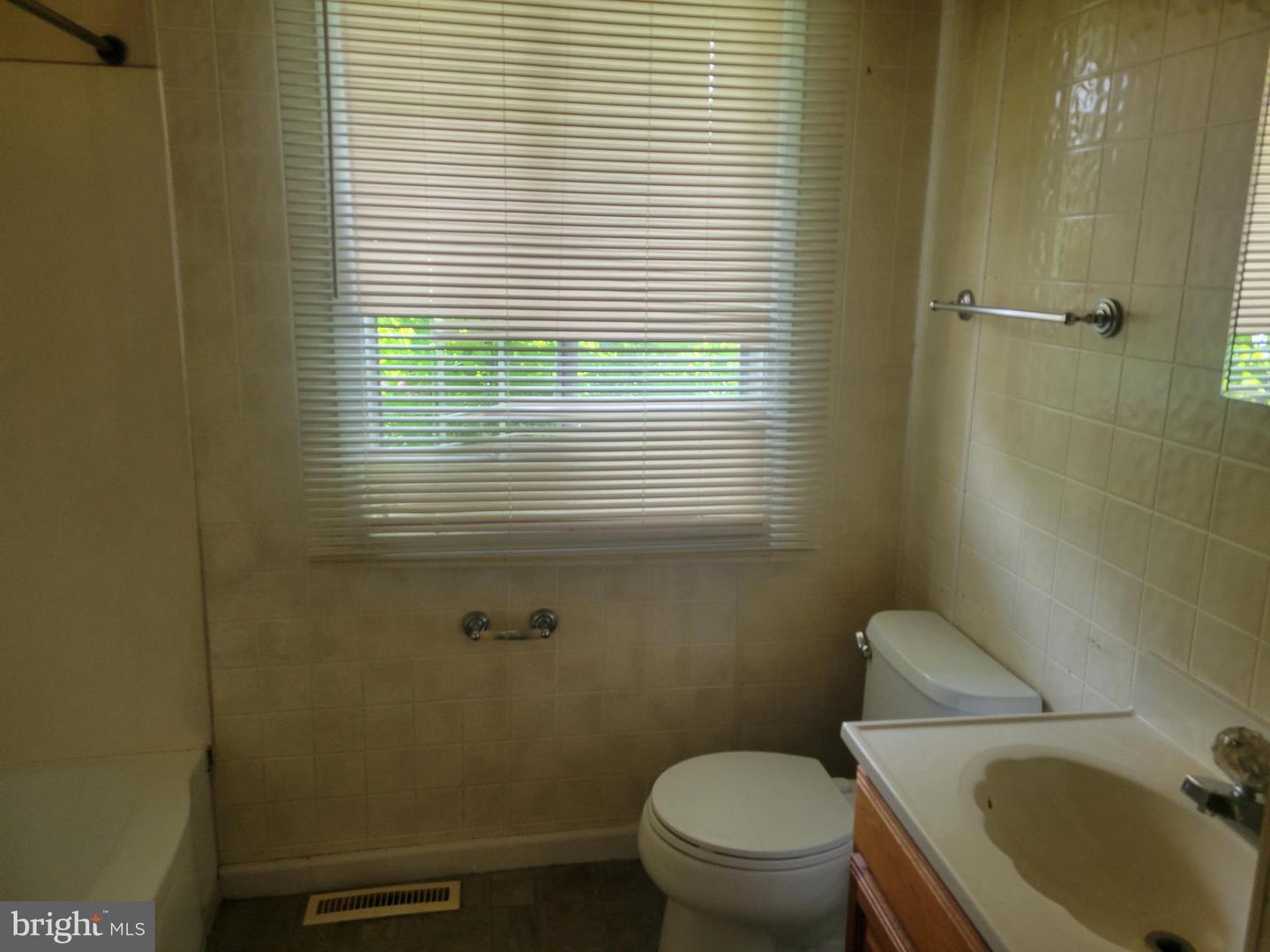 382 Ronald Ln Property Photo 9