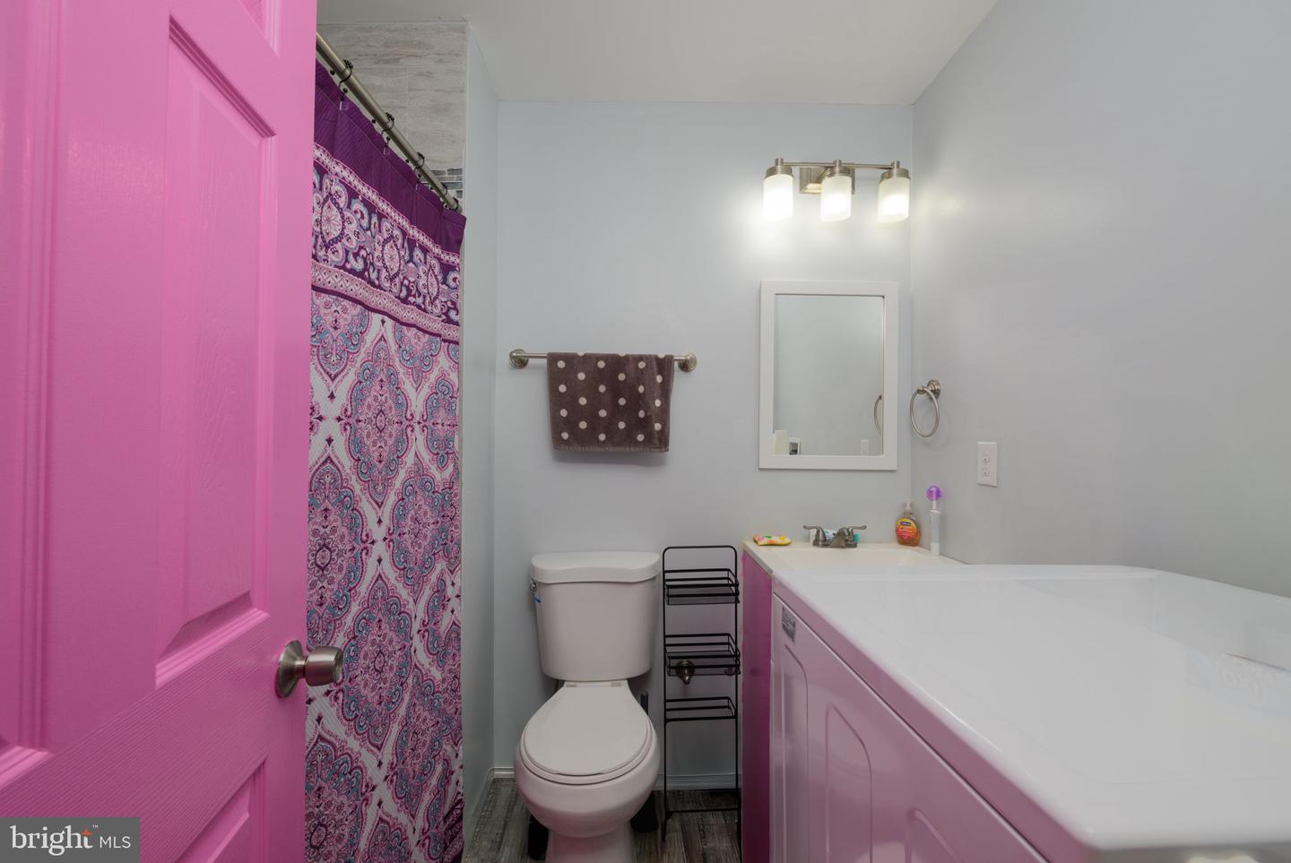 38 S Queen St Property Photo 15
