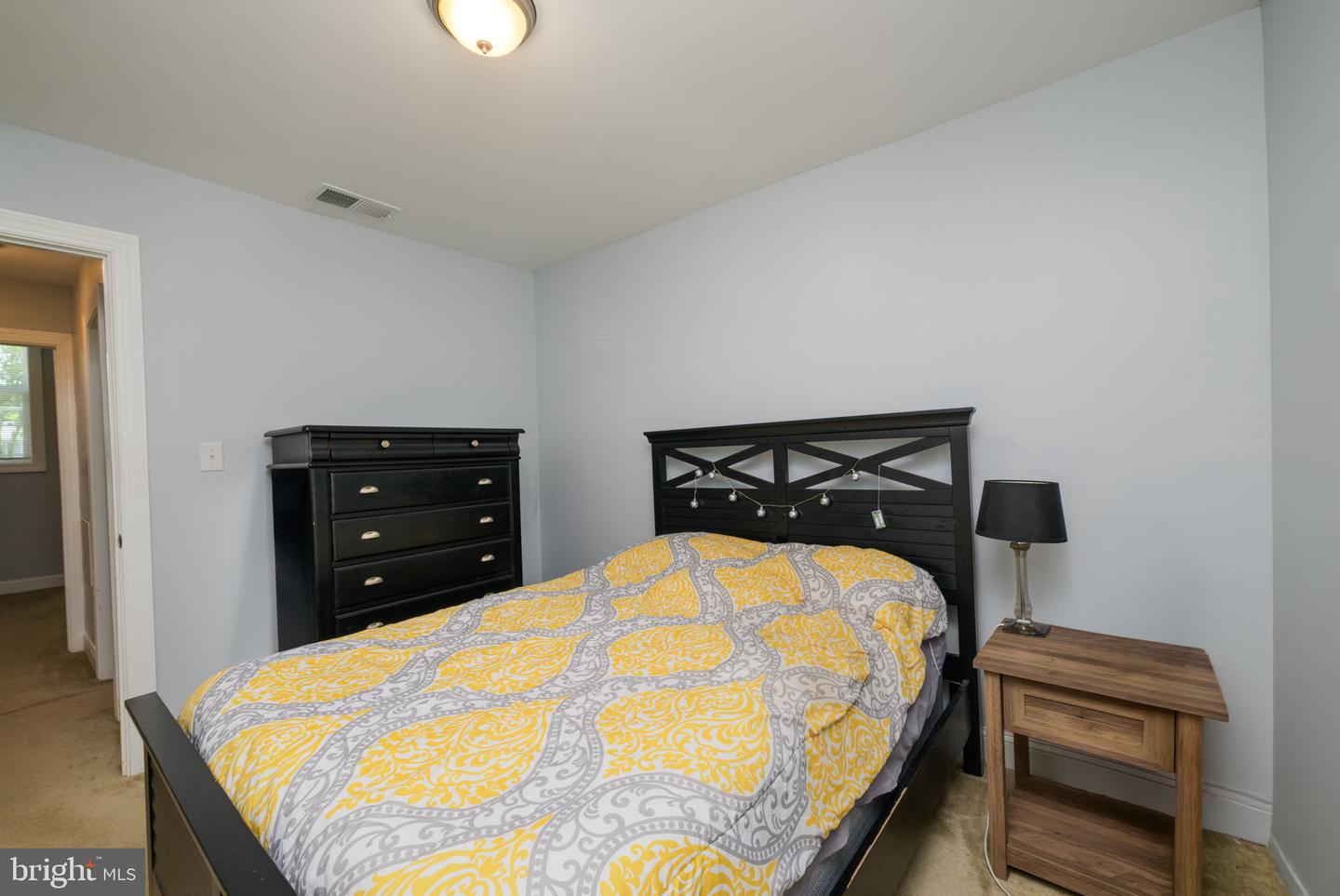 38 S Queen St Property Photo 16