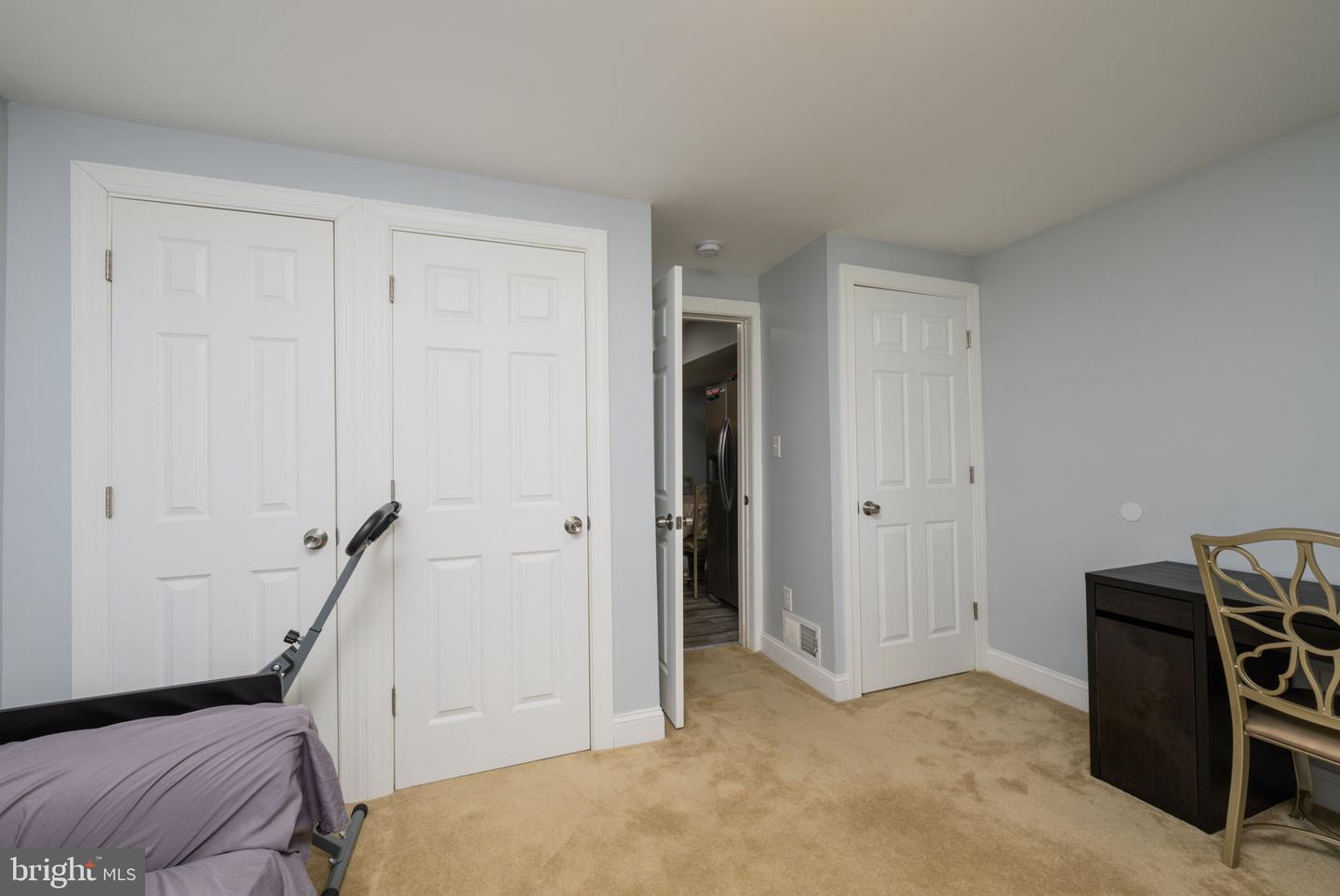 38 S Queen St Property Photo 18
