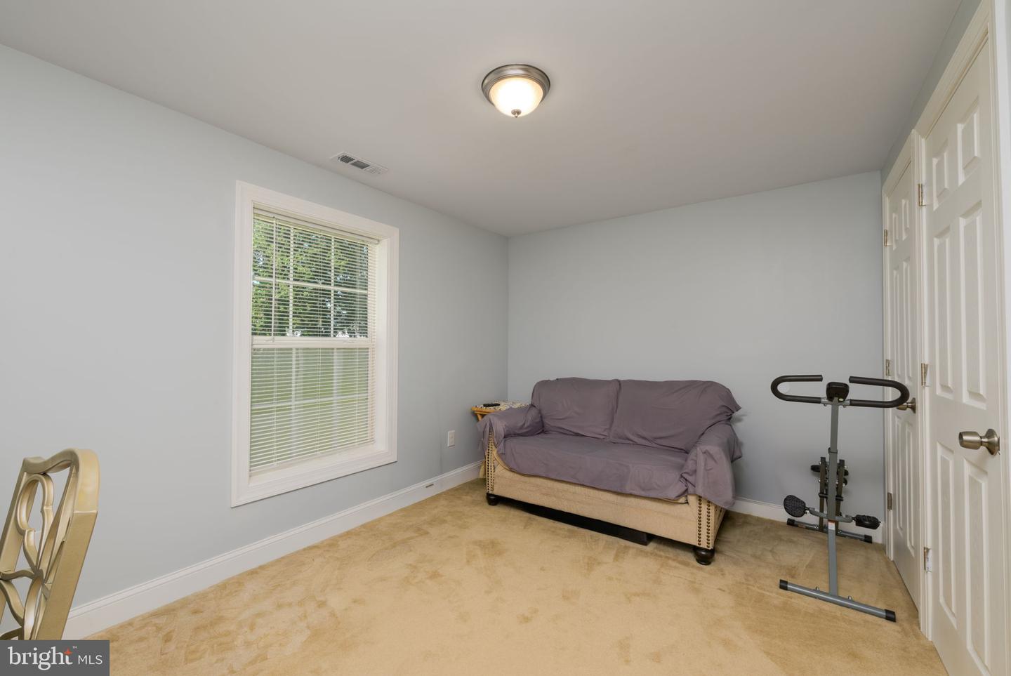 38 S Queen St Property Photo 19