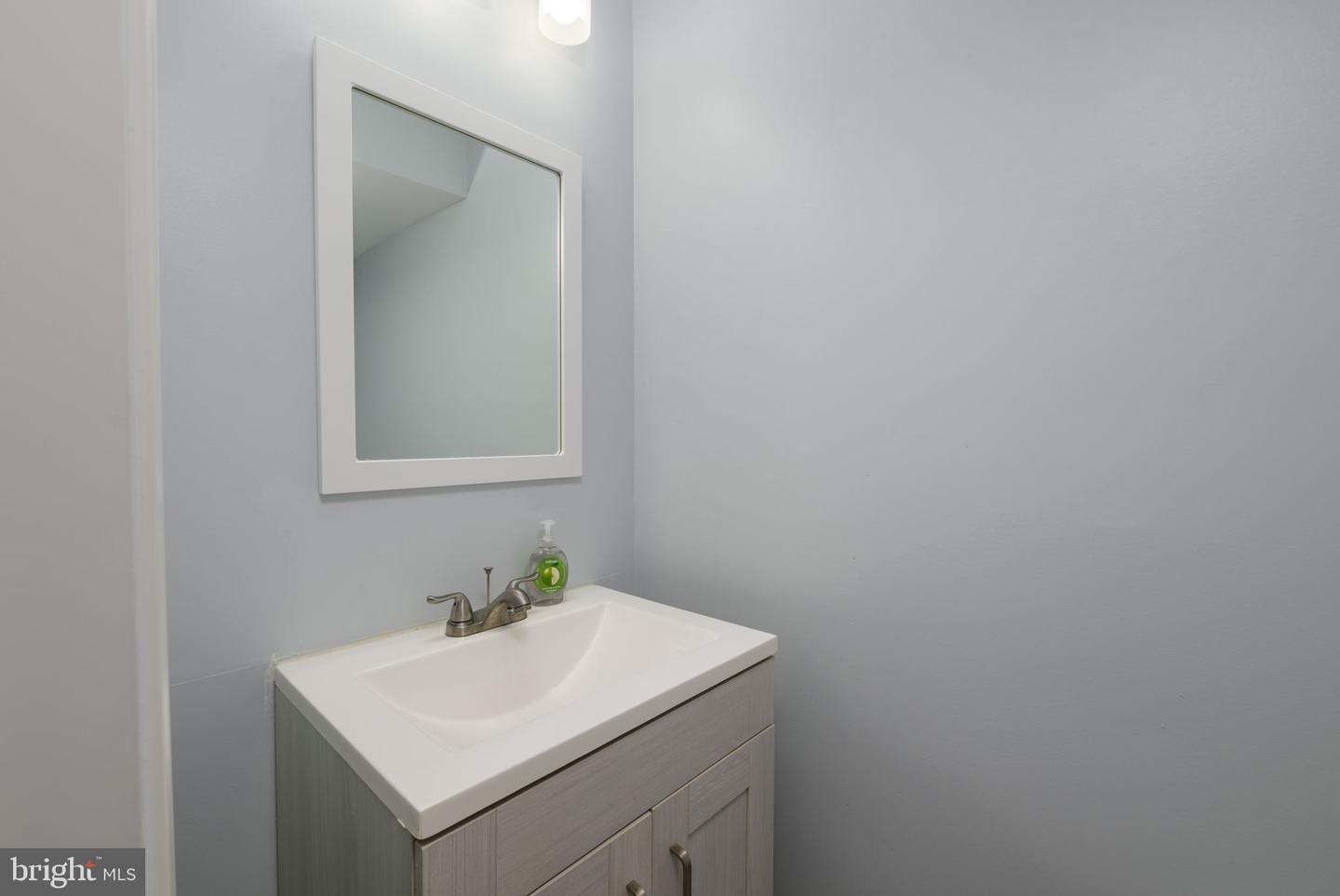 38 S Queen St Property Photo 20