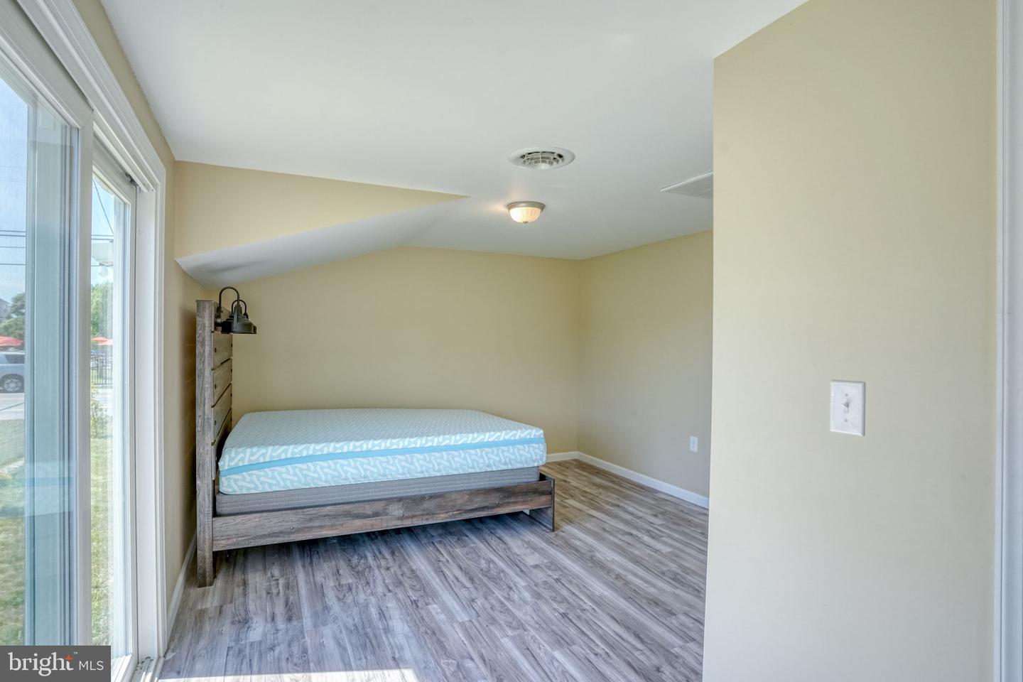 16 Hubbard Ave Property Photo 8