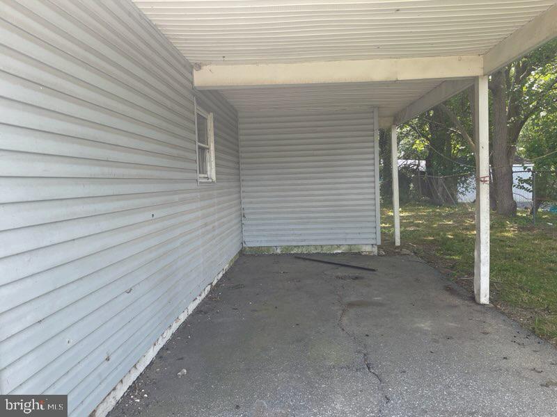 102 S Governors Blvd Property Photo 3