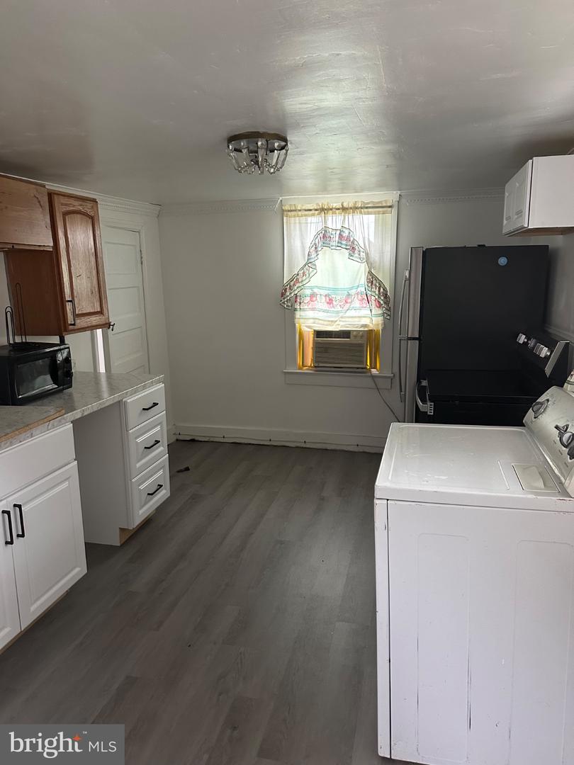 1359 Main Apt D4 Property Photo 6