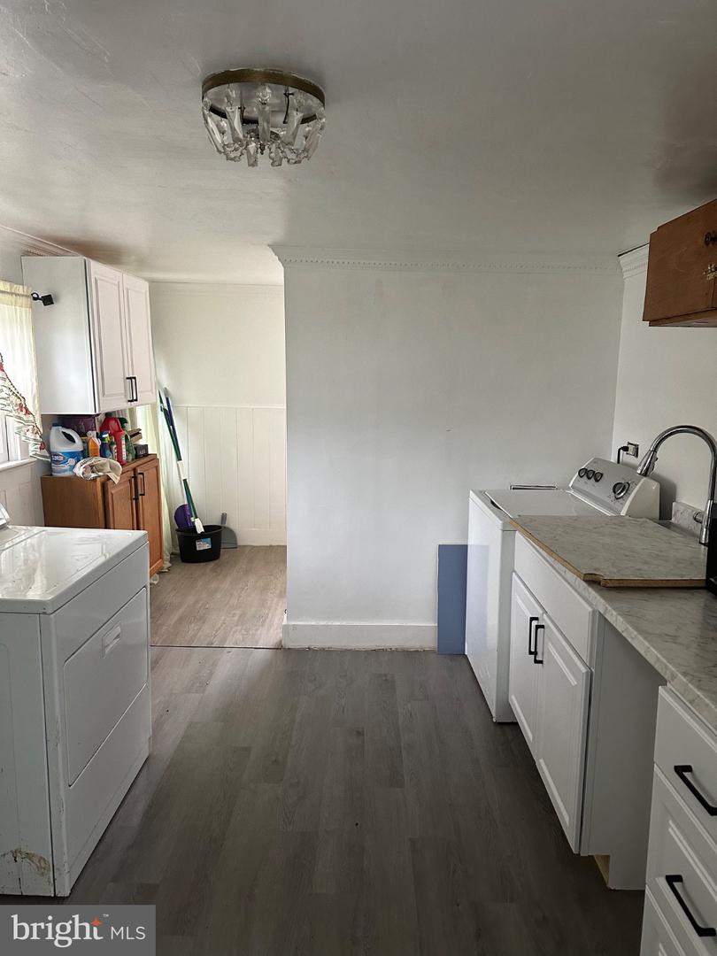 1359 Main Apt D4 Property Photo 7