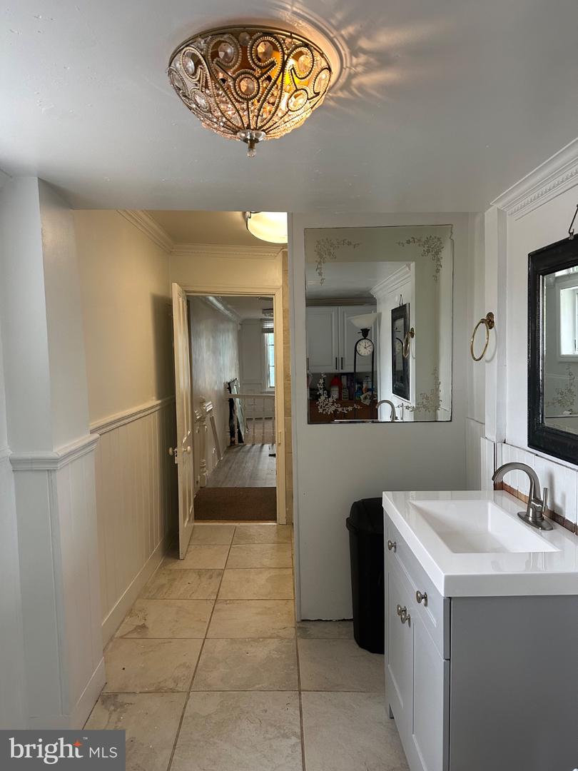 1359 Main Apt D4 Property Photo 8