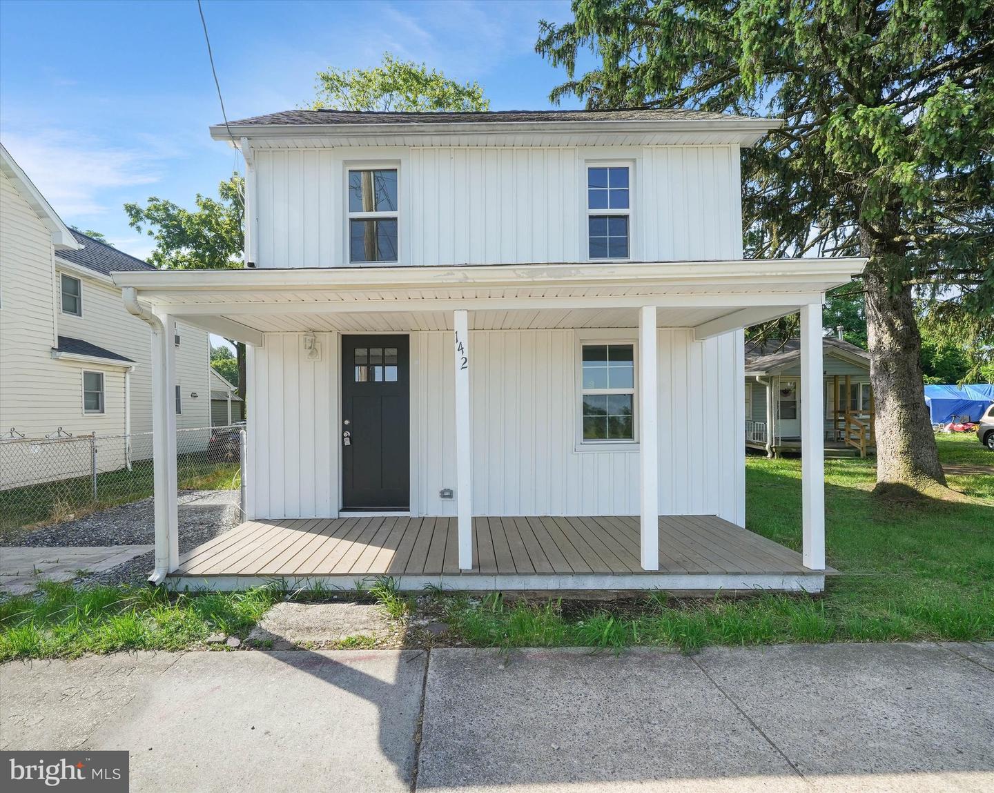 142 Main St Property Photo 1
