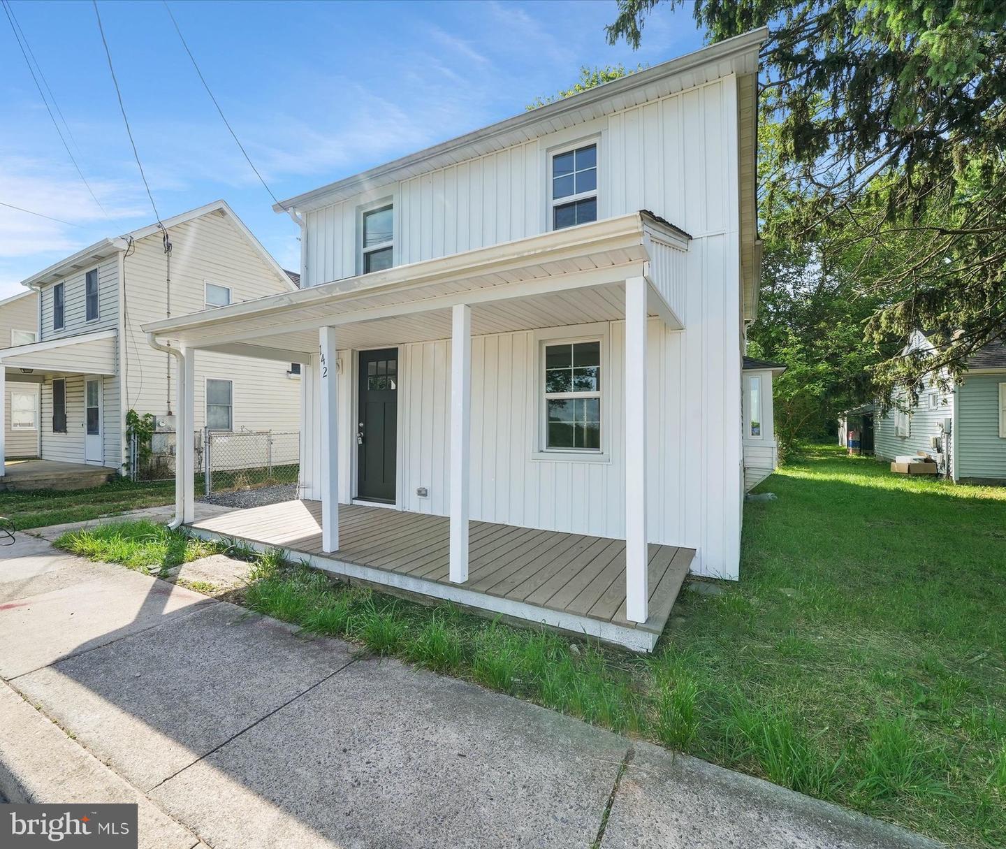 142 Main St Property Photo 2