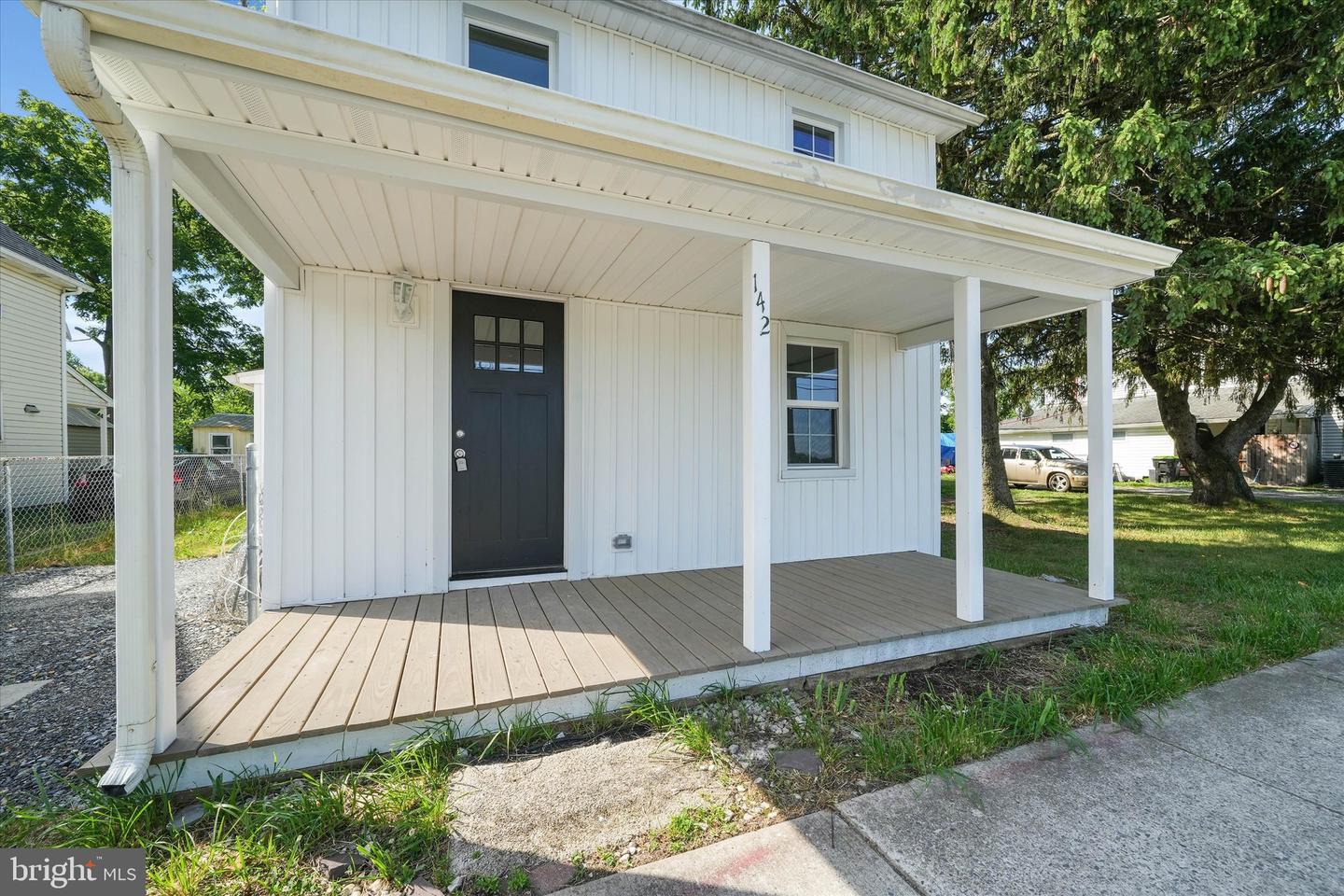 142 Main St Property Photo 3