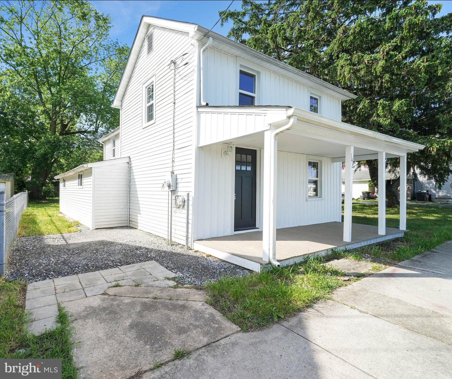 142 Main St Property Photo 4