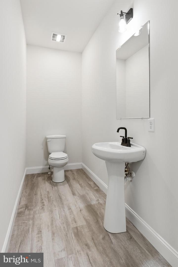1354 College Rd Property Photo 8