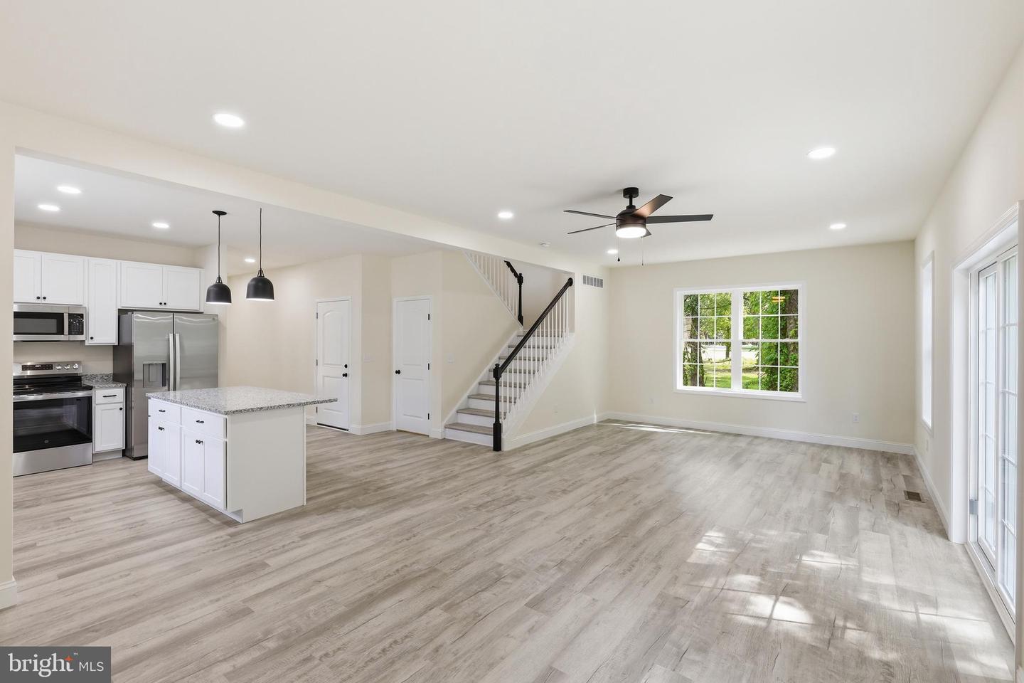 1354 College Rd Property Photo 15