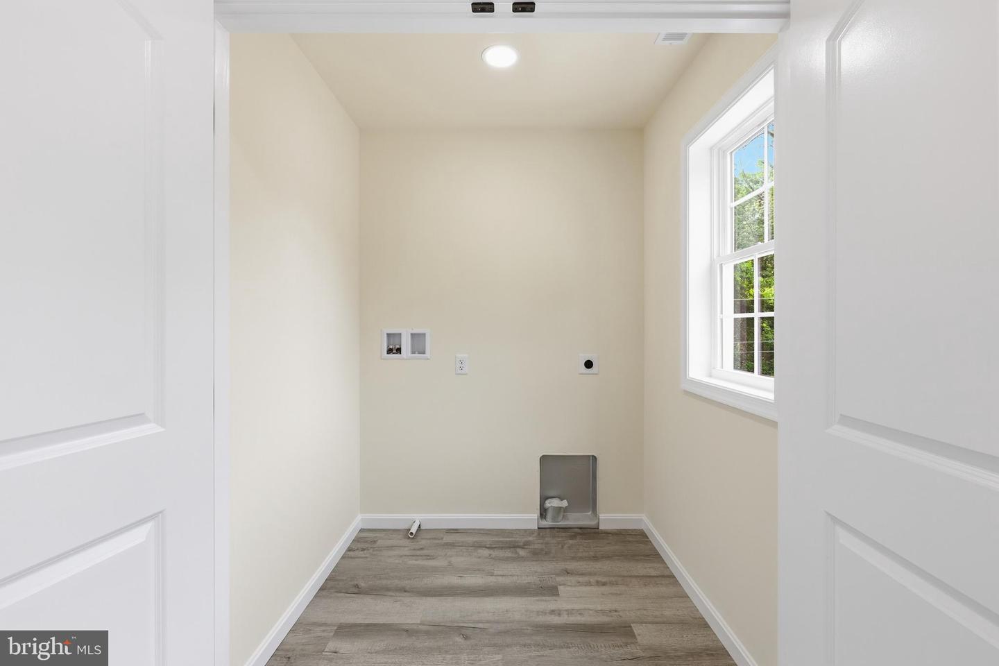 1354 College Rd Property Photo 22