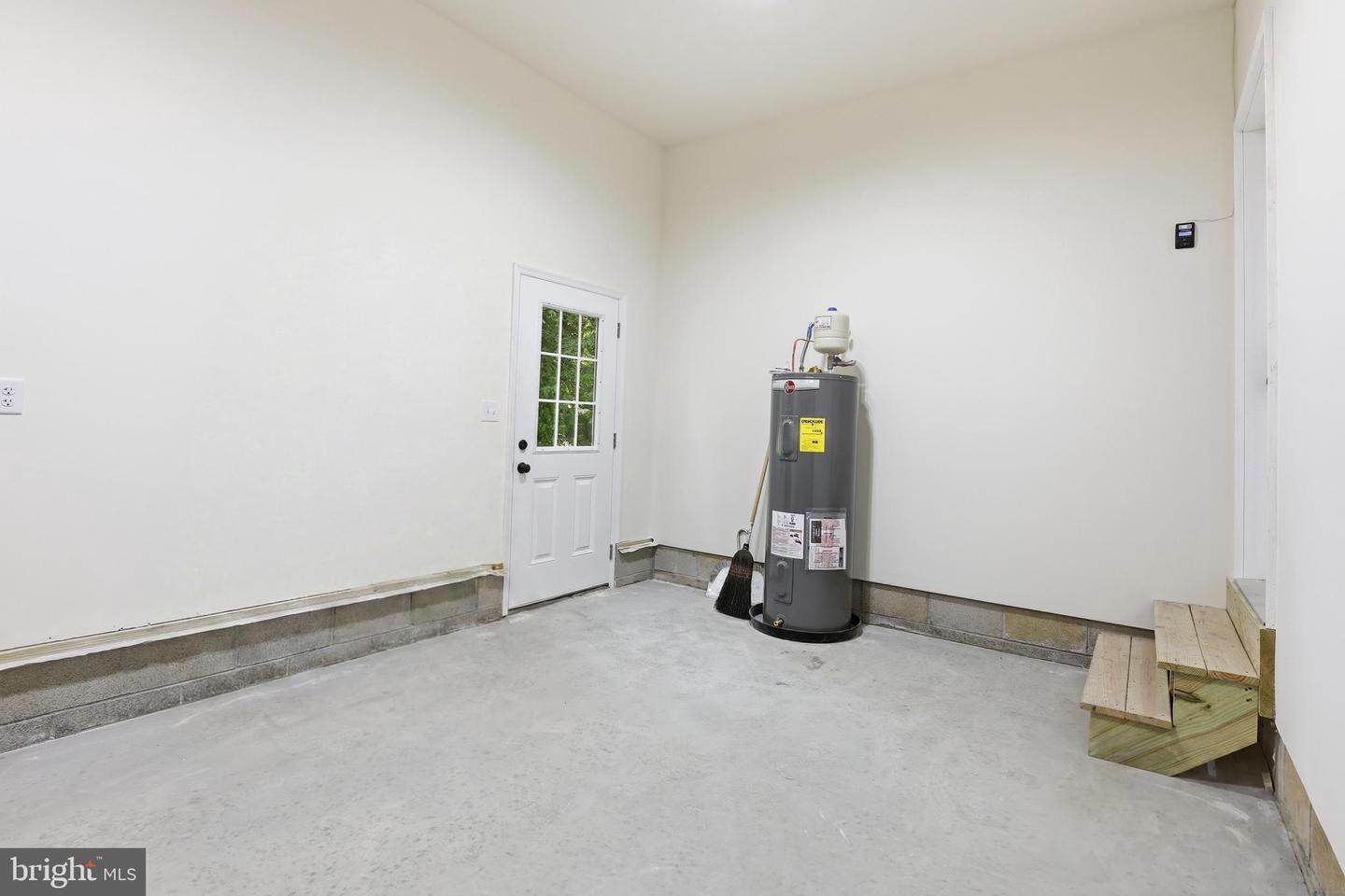 1354 College Rd Property Photo 36