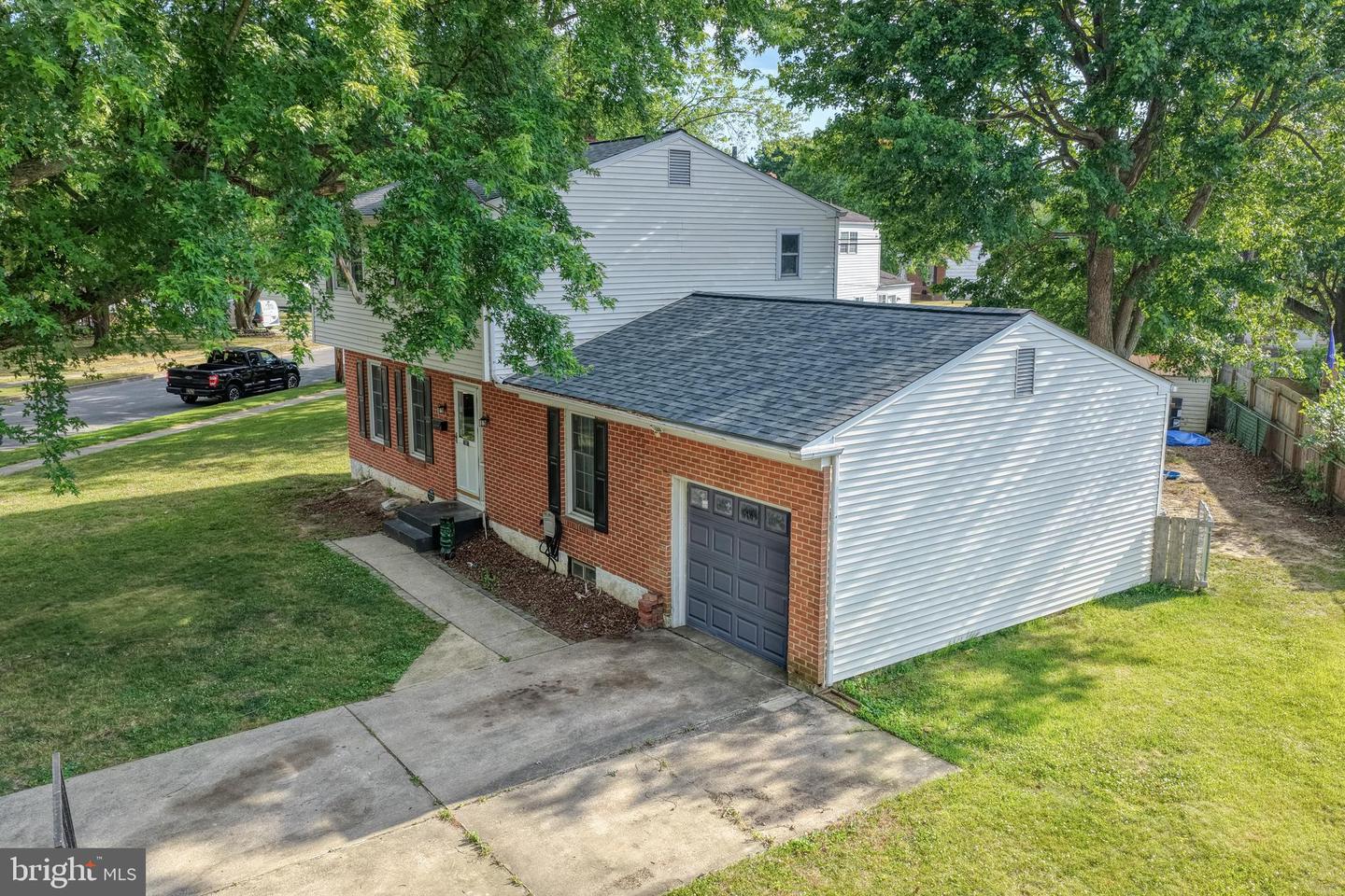 306 Macarthur Dr Property Photo 2