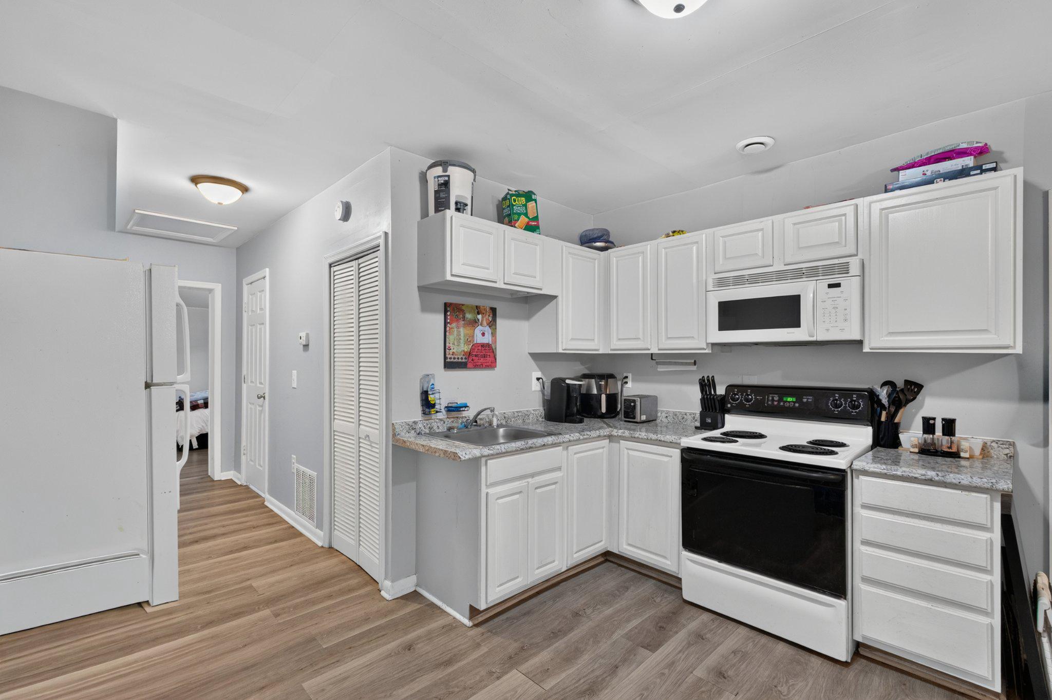 394 Denny St Property Photo 6