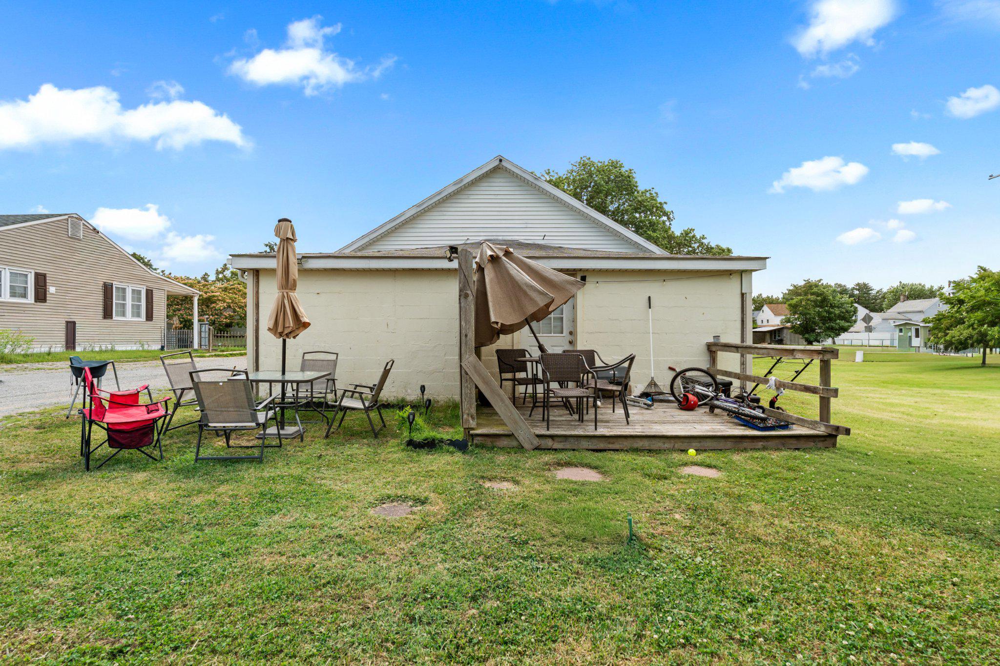394 Denny St Property Photo 32