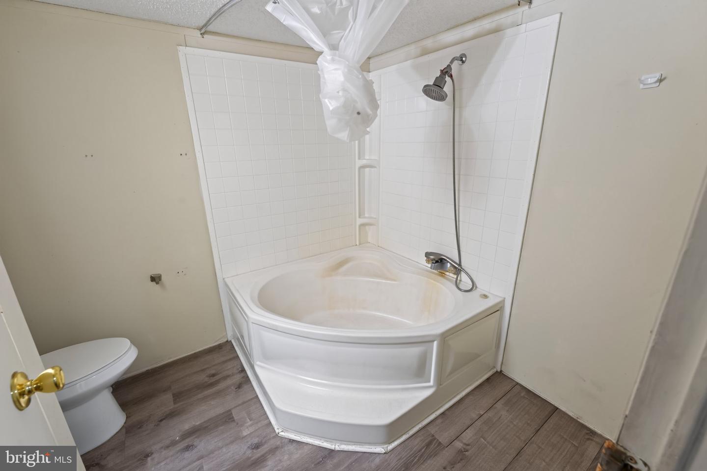 90 Cove Rd Property Photo 11