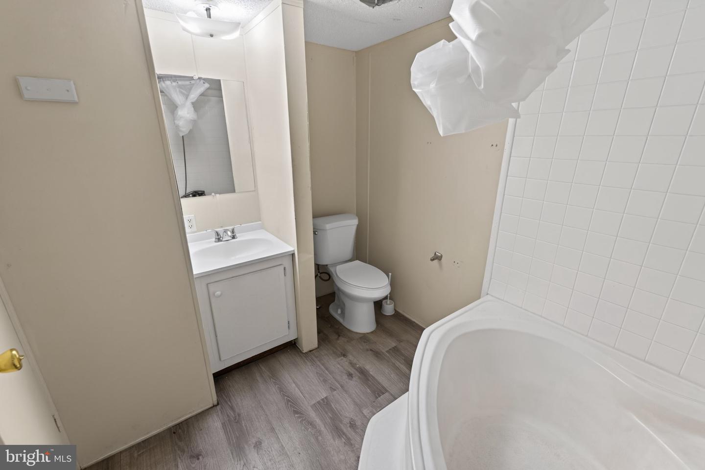 90 Cove Rd Property Photo 12